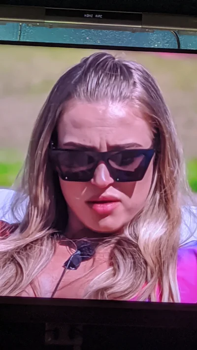 zielonestopylucyfera - Ania przypomina mi Stevena Seagala czasem.

#loveisland