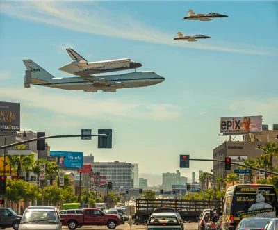 myrmekochoria - Wahadłowiec kosmiczny transportowany na Boeingu 747, Los Angeles 2012...