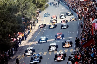 jmuhha - Start GP Monaco w 1971 roku

Co ciekawe tłum w pobliżu pędzących 400 km/h ...