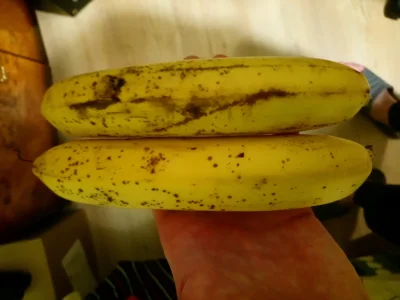 N.....x - porównanie na obrazku obu bananów ten z dołu z wieszaka