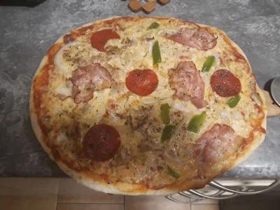 Mikka - #gotujzwykopem #chwalesie #pizza #pokazpizze Jak wam się podoba, jak mi wyszł...