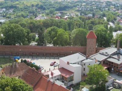 Doodey - Chełmno ma też w większośći zachowane średniowieczne mury miasta.