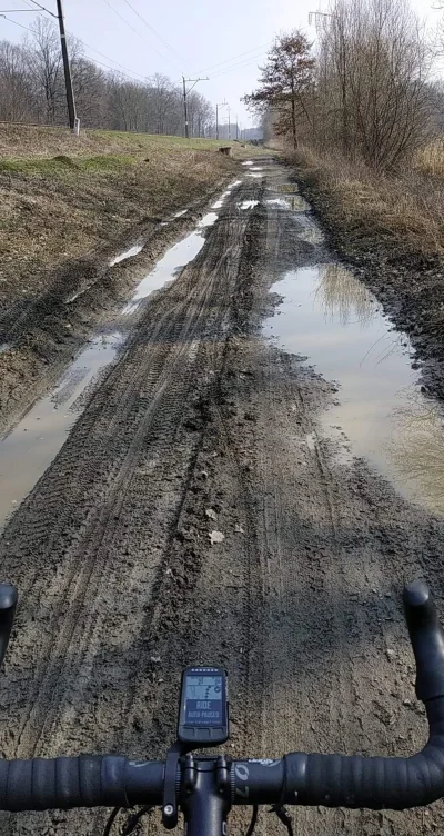 okim - @a-one: Bywało dużo gorzej :) Najgorszy fragment, ten wzdłuż torów, dało radę ...