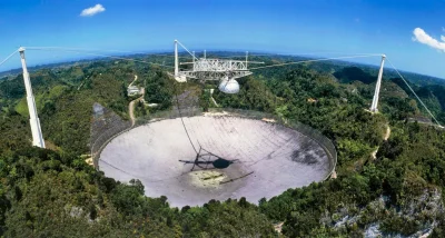 ntdc - Radioteleskop Arecibo w Puerto Rico, który podjął pierwszą na Ziemi próbę kont...