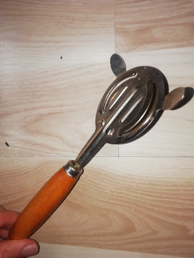 Zarazwracamtutaj - I babci w kuchni znalazłem takie narzędzie kuchenne, wie może ktoś...