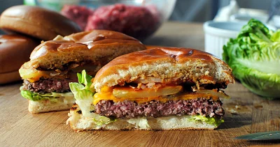 decofire - Wjeżdża nowy przepis na #grill ( ͡° ͜ʖ ͡°) Burger z grilla z serem mimolet...