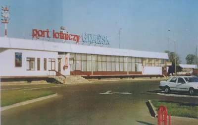 profumo - Port Lotniczy w #gdansk w 1993 roku. Te firany w oknach ( ͡° ͜ʖ ͡°) Lotnisk...