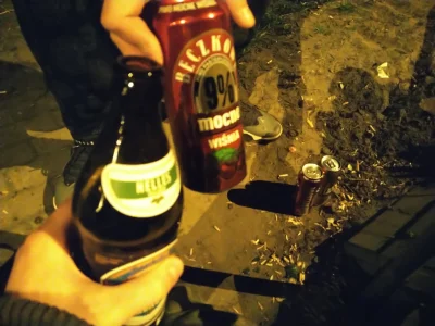 SzycheU - Miałem wczoraj wrzucić ale za mocno się #!$%@? xD
#alkoholizm #patologiazm...