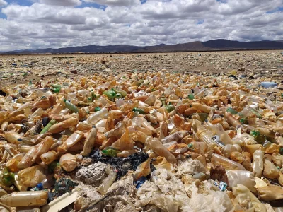 ntdc - Jezioro Uru-Uru w Boliwii w dużej części pokrywają śmieci, plastik i odpływy z...