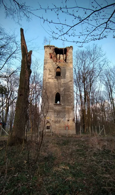 nightmeen - Udało mi się dziś odwiedzić ruiny wieży Ischl w Strzelcach Opolskich. Uwi...