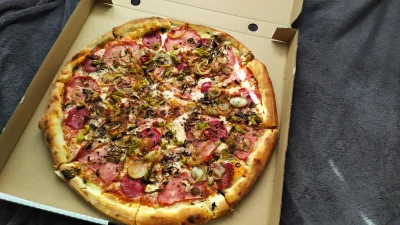 MondryPajonk - Pizza konsumowana w łużku

#pajonkdieta
