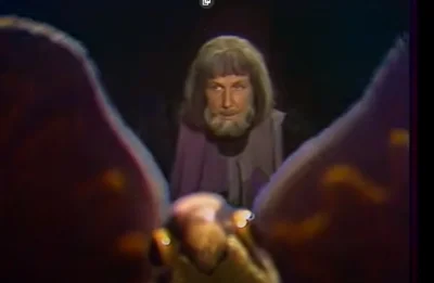 C.....y - A tu Gandalf daje dyla z Orthanku na grzbiecie wróbla o imieniu Gwahir.

...