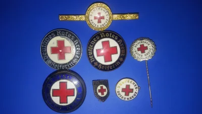 IbraKa - Jaka może być wartość tych niemieckich oznaczeń-spinek z czerwonego krzyża?
...