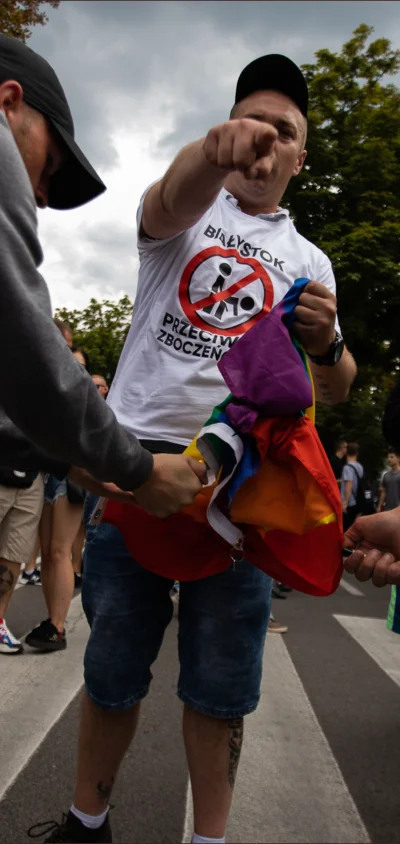 EvilToy - W Polsce nie ma homofobii:

- Mamy takie same prawa jak inni, tylko, że n...