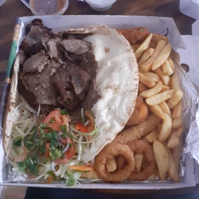 zsokiemowocowym - Co ten Turek, przecież ja tyle nie zjem.
#jedzenie #kebab