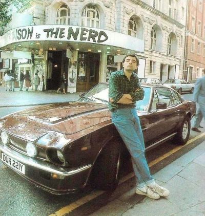 brusilow12 - Rowan Atkinson ze swoim Aston Martinem V8, Londyn 1984 rok 


#fotohi...