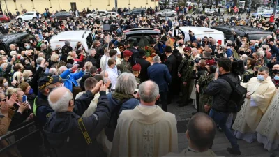 hejtutajkamil - Protesty nielegalne bo zgromadzenie ale pogrzeb krawczyka to już #!$%...