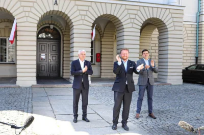 Turbonekro - "Wojna trwa, ale jesteśmy już po lądowaniu w Normandii".
Ten to ma kwie...