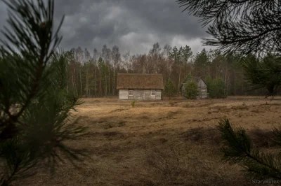 nightmeen - Uwielbiam takie stare chatki położone gdzieś samotnie z dala od cywilizac...