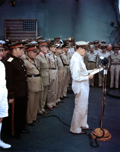 g.....i - USS Missouri, zdjęcie z 1945 roku, ceremonia podpisania bezwarunkowej kapit...