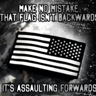 Bialy1988 - @gumpa_bobi: Amerykańscy żołnierze mają "odwróconą" flagę tylko na prawym...