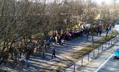 EmcePomidor - tydzień temu, w ostatnią niedziele, dokładnie tak wyglądała kolejka do ...