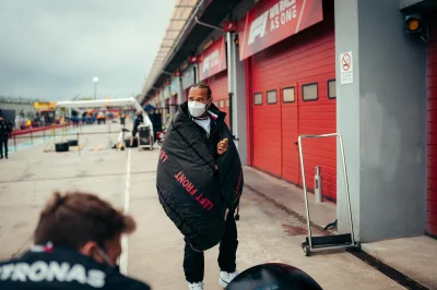 Ghuthek - Bono, look at me, i'm the tyre now.
#f1