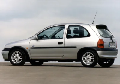 ant444 - @Voilaszek: opel corsa b sport. 90 km w puszce 97kg. Dla 19-latka bajka. Oj ...