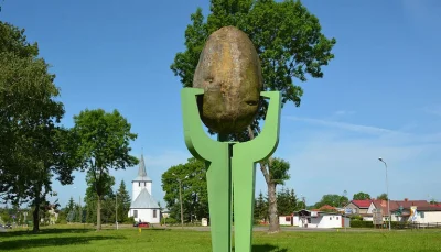 l.....n - > nietypowego

Pomnik ziemniaka w Biesiekierzu xD

@grastanislaw: