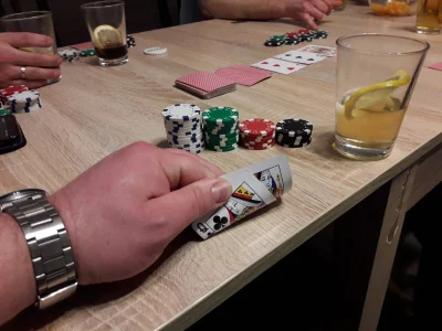 AntiAdzik - #poker #pytanie #glupiewykopowezabawy #karty #kiciochpyta #heheszki
Zgadn...