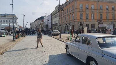 Shrug - Ktoś wie co to za #film kręcą na Krakowskim Przedmieściu w okolicy pomnika Mi...