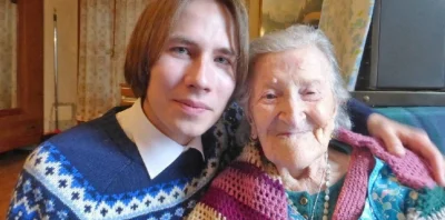 grim_fandango - Oskarek ma nietypowe hobby. Ściskanie się z ponad 100-letnimi babciam...