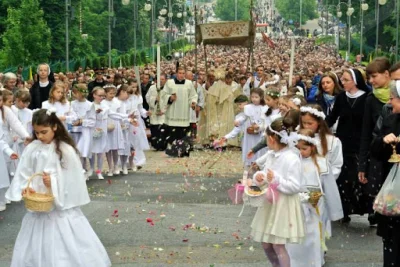 a.....r - > A czy oni muszą łazić po mieście wychwalając pod niebiosa swoje dewiacje?...