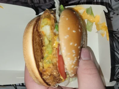 Felonious_Gru - #wegetarianizm #mcdonalds 
veggie burger, cena ~14-15zł zależnie od ...