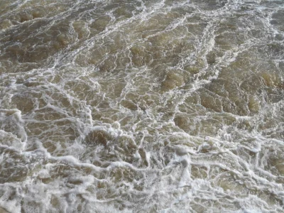 Damasweger - Wzburzona Odra.

#mojezdjecie #fotografia #odra #rzeka #woda