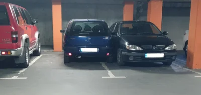 uau - @mjr_bien: ale nie na parkingu w połowie pustym - nie wszyscy mieszkają w WWA i...