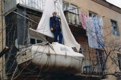 yolantarutowicz - @ap0linary: 

"Biedny emeryt na swoim balkonie na Kaukazie zbudow...