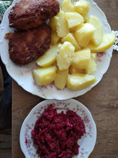 Krtb - Smacznego
#jedzzwykopem #obiad #obiadzwykopem #jedzenie #foodporn