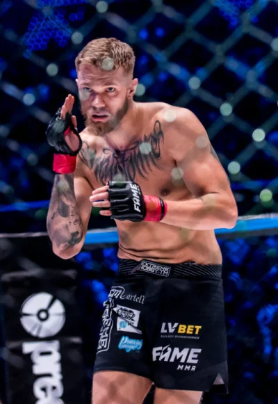 JK1z - Jak wiemy na FAME MMA 11 Wystąpi Marcin Malczyński posiadacz iluś tam kolorowy...