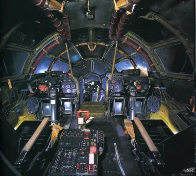 myrmekochoria - Kokpit Boeinga B-29

#starszezwoje - tag ze starymi grafikami, mied...