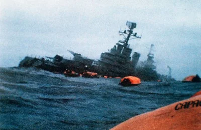 wiekdwudziestypl - 2 maja 1982 roku brytyjski okręt podwodny HMS Conqueror zatopił kr...