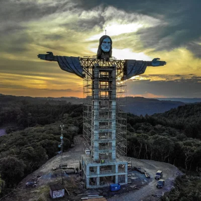 kuba70 - > największy jezusek

@potegado2: Największego Jezuska zbudowali obecnie w...