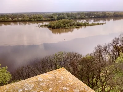 CwanyWacek - Widok z wieży w 2017 r. podczas powodzi. Łączenie się brudnej Wisły i cz...