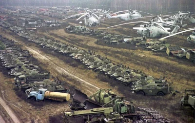 negroni - Napromieniowany sprzet wojskowy na cmentarzysku w Czarnobylu.
Te helikopter...