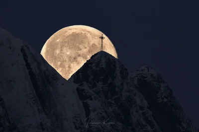 Artktur - Giewont podczas tranzytu Księżyca. 
28.04.21, godz 5:05, zdjęcie wykonane ...