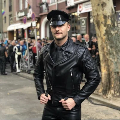 Lukardio - #ladnypan #leathermen 
#mrleather