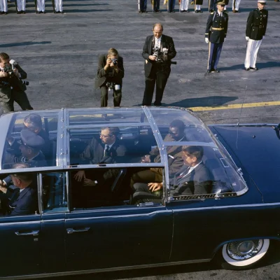 myrmekochoria - John F. Kennedy w limuzynie Bubble Top, 22 maja 1962 roku.

Bardzo ...