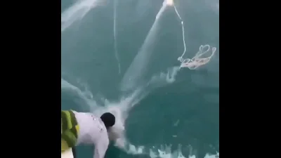 Antalia - Rybak wpadł do sieci, w której był rekin.
