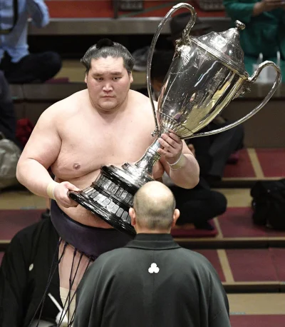 corrs - Już za 3 dni startuje Wielki Turniej Sumo w Tokio.

W stawce zawodników 30 ...