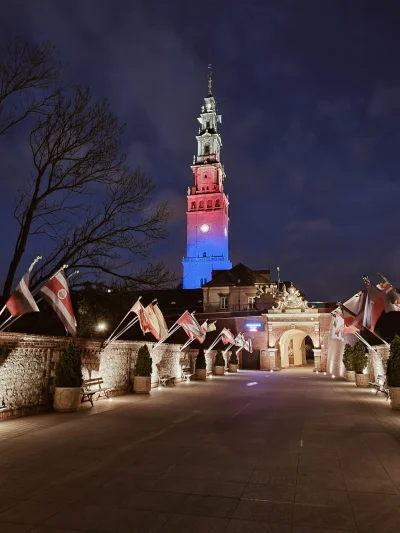 sezet11 - Jasna Góra podświetlona w barwach Rakowa z okazji zdobycia Pucharu Polski #...